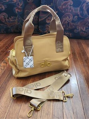 ALO labeled women’s Hand Bag w/ removable strap in Mustard Yellow